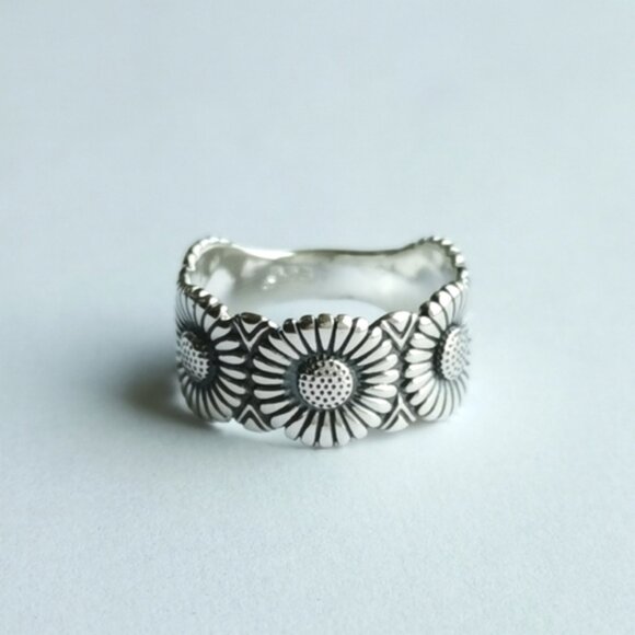 Handmade Sterling Silver Sunflowers ring size 9 - Picture 1 of 9